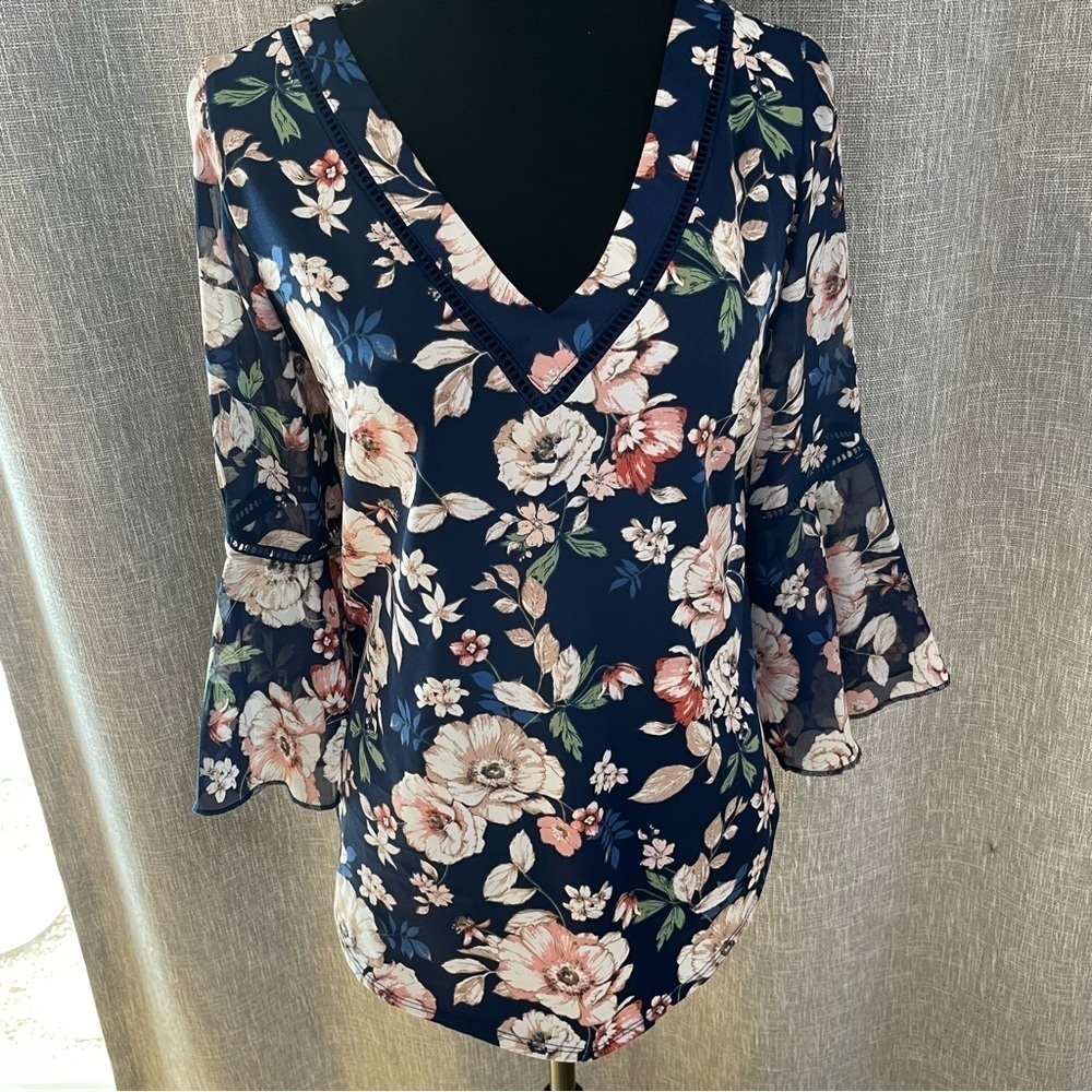 PerSeption Concept Floral Blouse Bell Sleeve S‎ Navy Blue V-Neck Crochet Trim